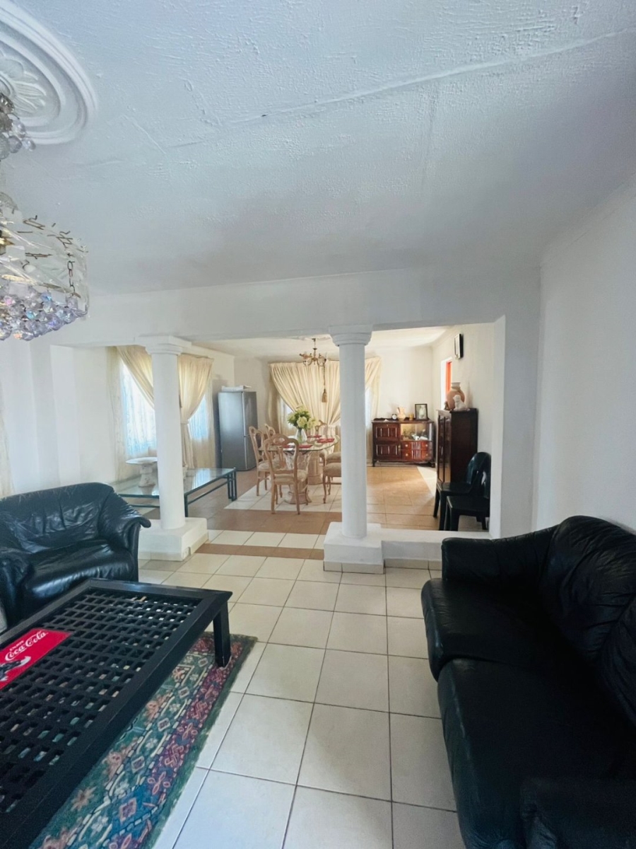 6 Bedroom Property for Sale in Mabopane Unit C North West